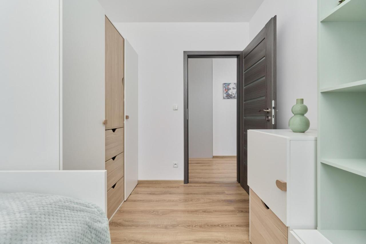 Spacious Apartment With Balcony Near The Slavic Hill Wroclaw By Renters Prestige Luaran gambar