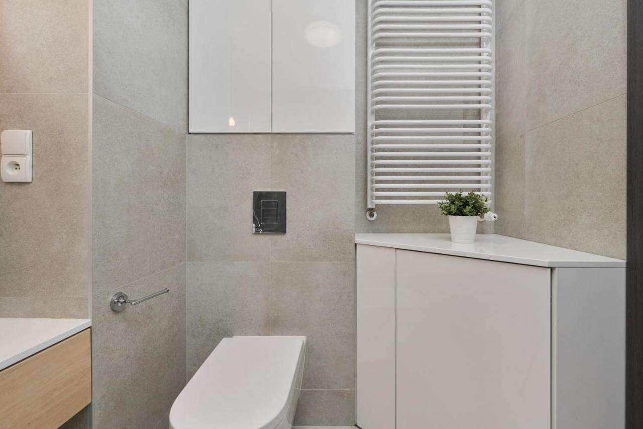 Spacious Apartment With Balcony Near The Slavic Hill Wroclaw By Renters Prestige Luaran gambar