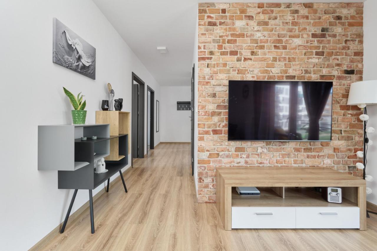 Spacious Apartment With Balcony Near The Slavic Hill Wroclaw By Renters Prestige Luaran gambar